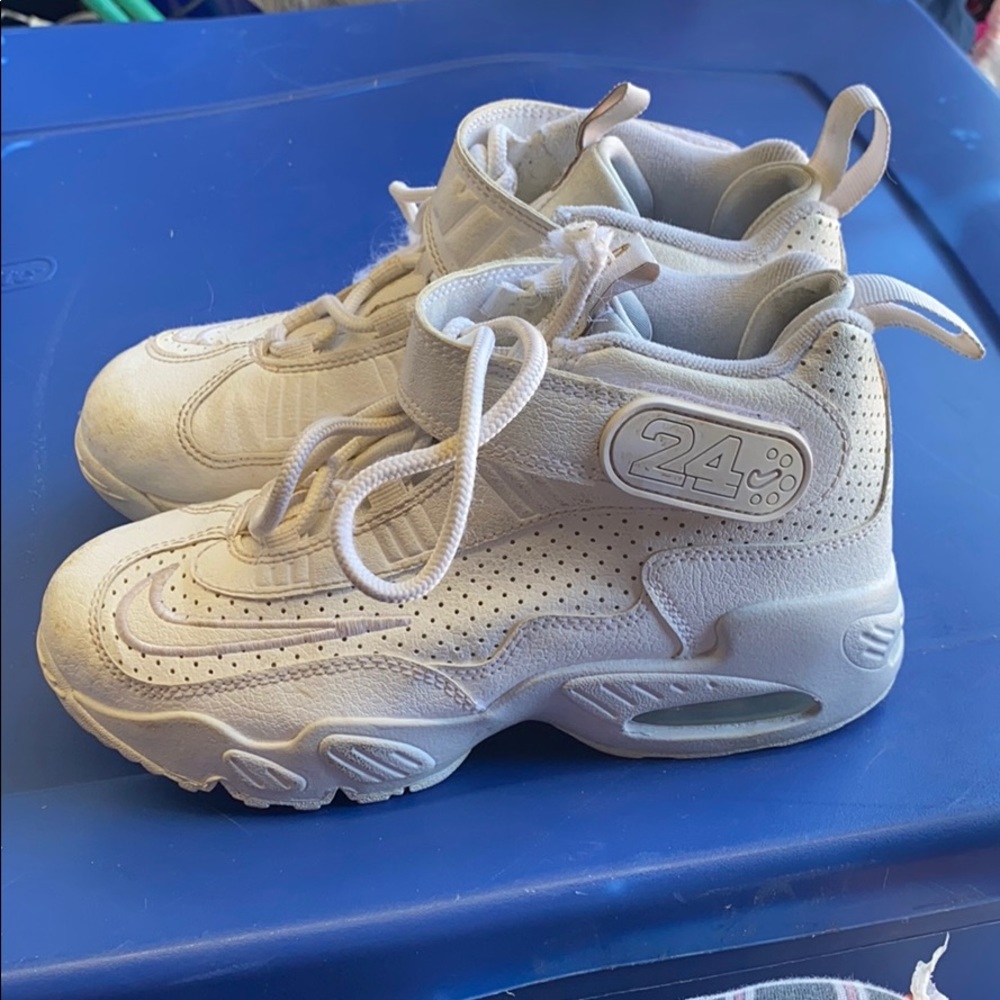 Spring cleaning!! Nike, torn shoelace. Size 2
